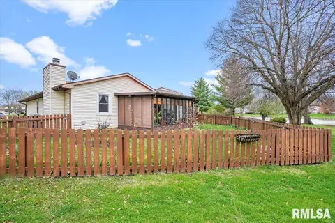 Exterior - 2701 Mead Dr, Springfield, IL 62707 photo 6 of 10