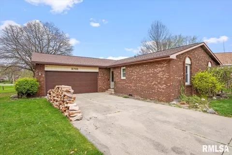 Exterior - 2701 Mead Dr, Springfield, IL 62707 photo 2 of 10