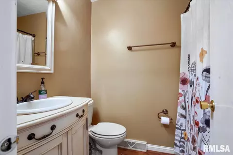 Bath - 2701 Mead Dr, Springfield, IL 62707 photo 1 of 2