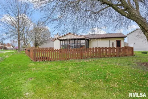 Exterior - 2701 Mead Dr, Springfield, IL 62707 photo 5 of 10