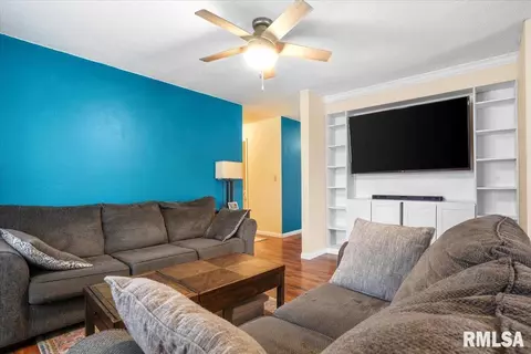 Living - 2701 Mead Dr, Springfield, IL 62707 photo 2 of 5