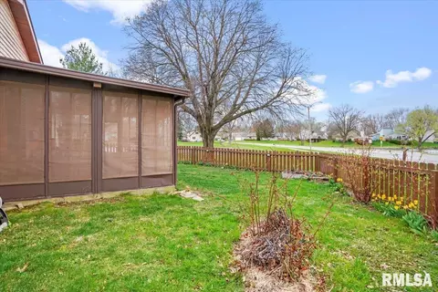 Exterior - 2701 Mead Dr, Springfield, IL 62707 photo 7 of 10
