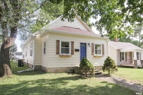 704 N Hamilton St, Lincoln, IL 62656