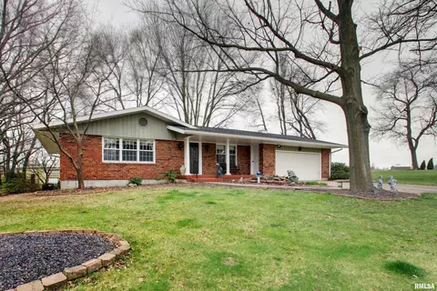 2526 Chatten Dr, Quincy, IL 62305