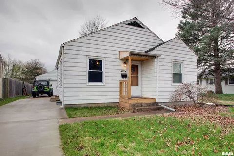 2016 Adams St, Quincy, IL 62301