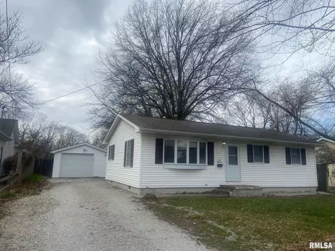 613 S Wyandotte St, Taylorville, IL 62568