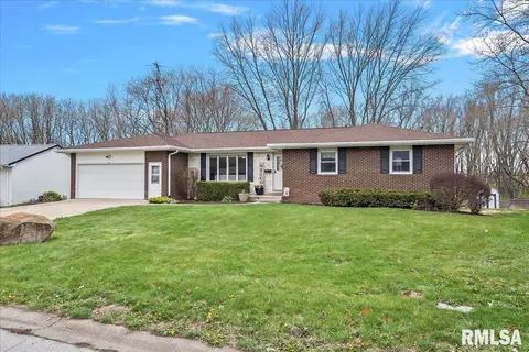 112 Cottonwood Dr, Chatham, IL 62629