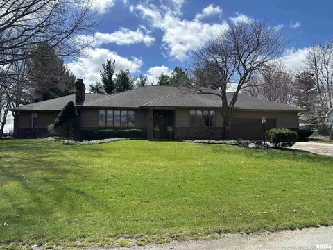 526 Goodsill Dr, East Galesburg, IL 61430
