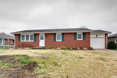2305 St Charles Dr, Quincy, IL 62305