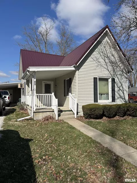 409 W 4th St, Golden, IL 62339
