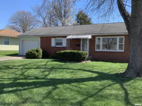 405 Laurel Dr, Jacksonville, IL 62650