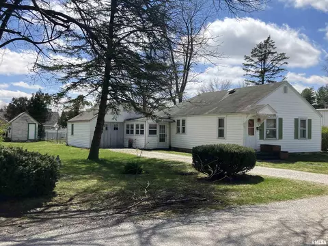 404 E Warren St, Moweaqua, IL 62550 photo 2