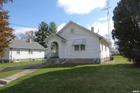 737 Phillips St, Galesburg, IL 61401