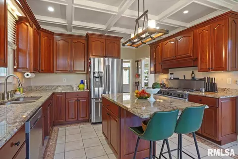 Kitchen - 4505 Greenbriar Dr, Springfield, IL 62711 photo 3 of 4