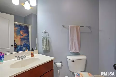 Bath - 4505 Greenbriar Dr, Springfield, IL 62711 photo 5 of 7