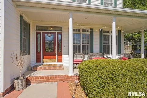 Exterior - 4505 Greenbriar Dr, Springfield, IL 62711 photo 5 of 9