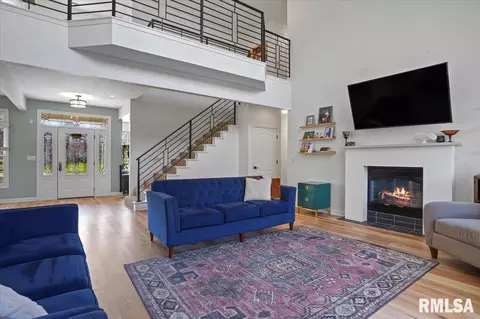 Living - 4505 Greenbriar Dr, Springfield, IL 62711 photo 2 of 5