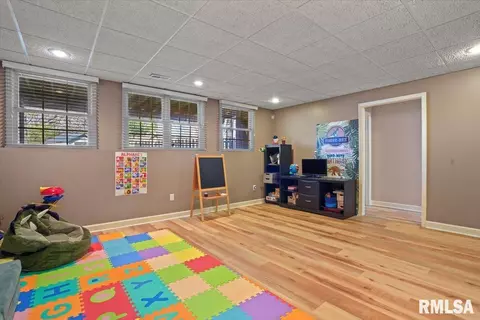 Living - 4505 Greenbriar Dr, Springfield, IL 62711 photo 5 of 5