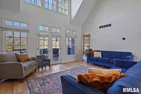 Living - 4505 Greenbriar Dr, Springfield, IL 62711 photo 3 of 5