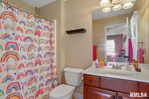 Bath - 4505 Greenbriar Dr, Springfield, IL 62711 photo 4 of 7