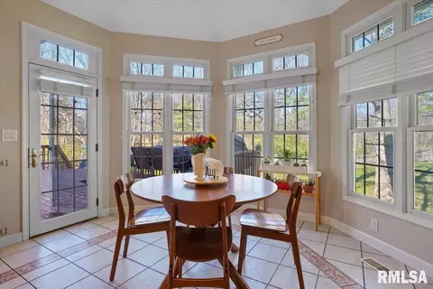 Dining - 4505 Greenbriar Dr, Springfield, IL 62711 photo 3 of 3