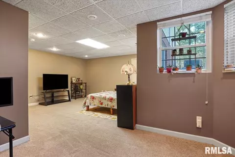 Bedroom - 4505 Greenbriar Dr, Springfield, IL 62711 photo 11 of 12