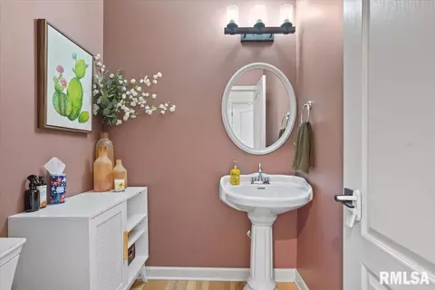 Bath - 4505 Greenbriar Dr, Springfield, IL 62711 photo 1 of 7