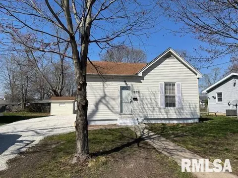 989 N Prairie St, Jacksonville, IL 62650