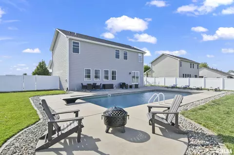 Exterior - 620 Williamson Ave, Chatham, IL 62629 photo 6 of 7