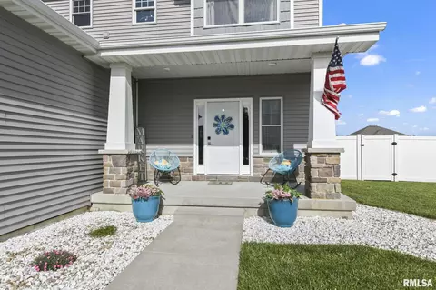 Exterior - 620 Williamson Ave, Chatham, IL 62629 photo 3 of 7