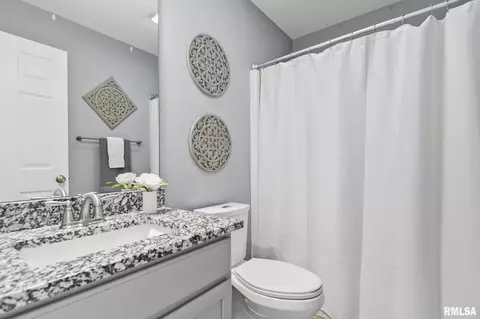 Bath - 620 Williamson Ave, Chatham, IL 62629 photo 4 of 5