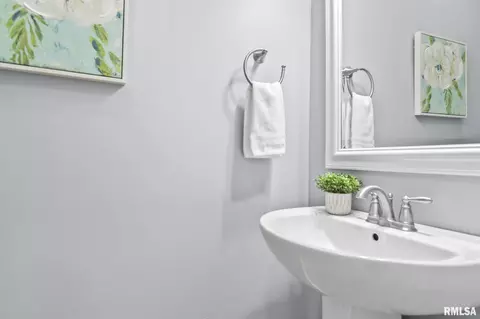 Bath - 620 Williamson Ave, Chatham, IL 62629 photo 1 of 5