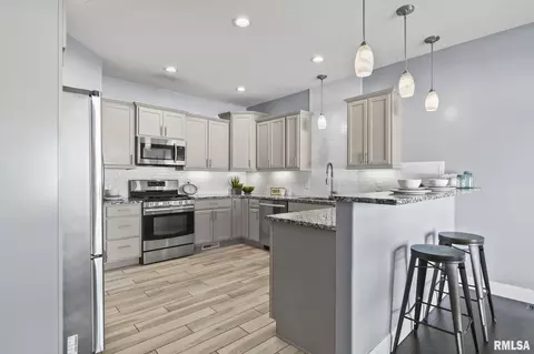 Kitchen - 620 Williamson Ave, Chatham, IL 62629 photo 1 of 4