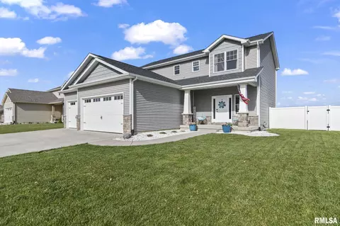 Exterior - 620 Williamson Ave, Chatham, IL 62629 photo 2 of 7