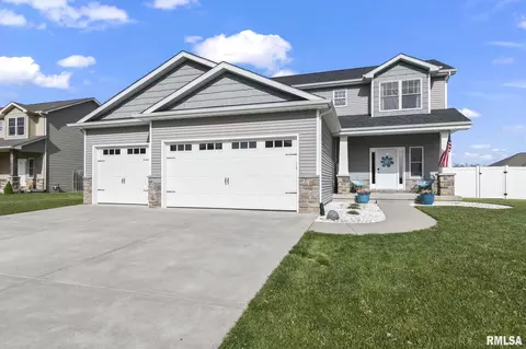 620 Williamson Ave, Chatham, IL 62629