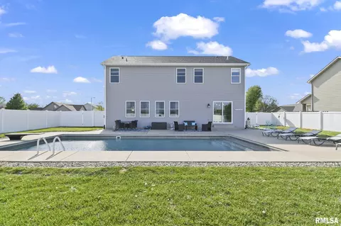 Exterior - 620 Williamson Ave, Chatham, IL 62629 photo 5 of 7
