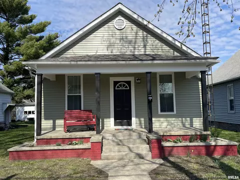 911 N Mclean St, Lincoln, IL 62656