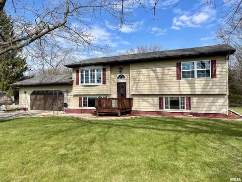 309 W Bernard St, Abingdon, IL 61410