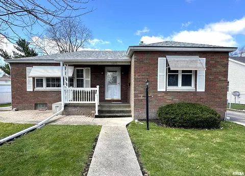 1370 N Seminary St, Galesburg, IL 61401