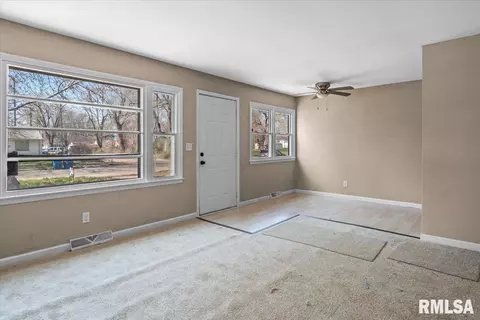 1604 S 16th St, Springfield, IL 62703 photo 2
