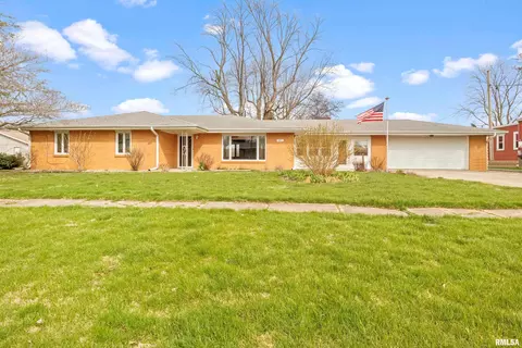 911 S Spring St, Mount Pulaski, IL 62548