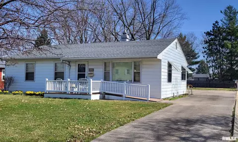 929 Hawkinson Ave, Galesburg, IL 61401