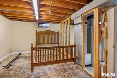 Bedroom - 231 Dickinson Rd, Springfield, IL 62704 photo 10 of 10