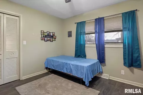 Bedroom - 231 Dickinson Rd, Springfield, IL 62704 photo 5 of 10