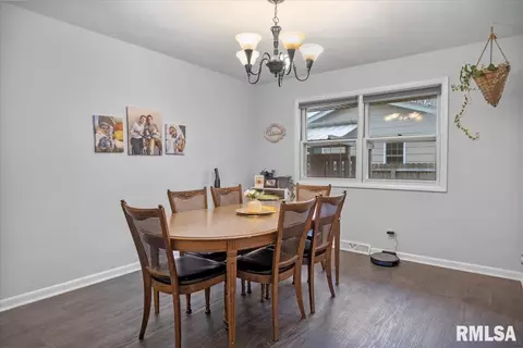 Dining - 231 Dickinson Rd, Springfield, IL 62704 photo 1 of 3