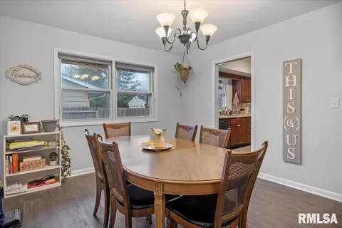 Dining - 231 Dickinson Rd, Springfield, IL 62704 photo 3 of 3