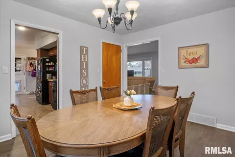 Dining - 231 Dickinson Rd, Springfield, IL 62704 photo 2 of 3