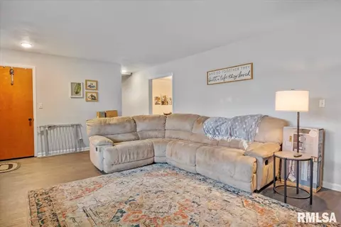 Living - 231 Dickinson Rd, Springfield, IL 62704 photo 3 of 3