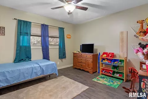 Bedroom - 231 Dickinson Rd, Springfield, IL 62704 photo 4 of 10