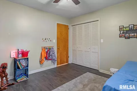 Bedroom - 231 Dickinson Rd, Springfield, IL 62704 photo 6 of 10